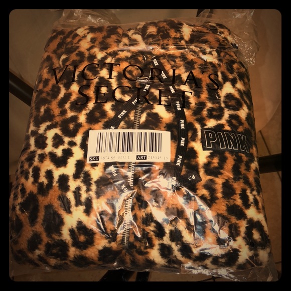PINK Victoria's Secret Sweaters - 👀VS ”PINK” NEW CHEETAH SHERPA🎉🎉